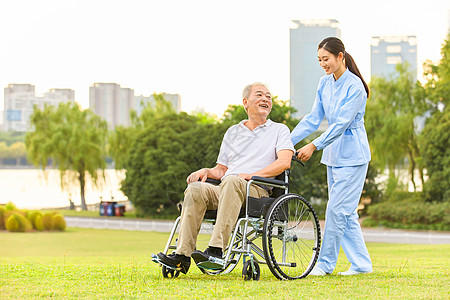 银发记忆 养老服务中的情感联结与思念表达